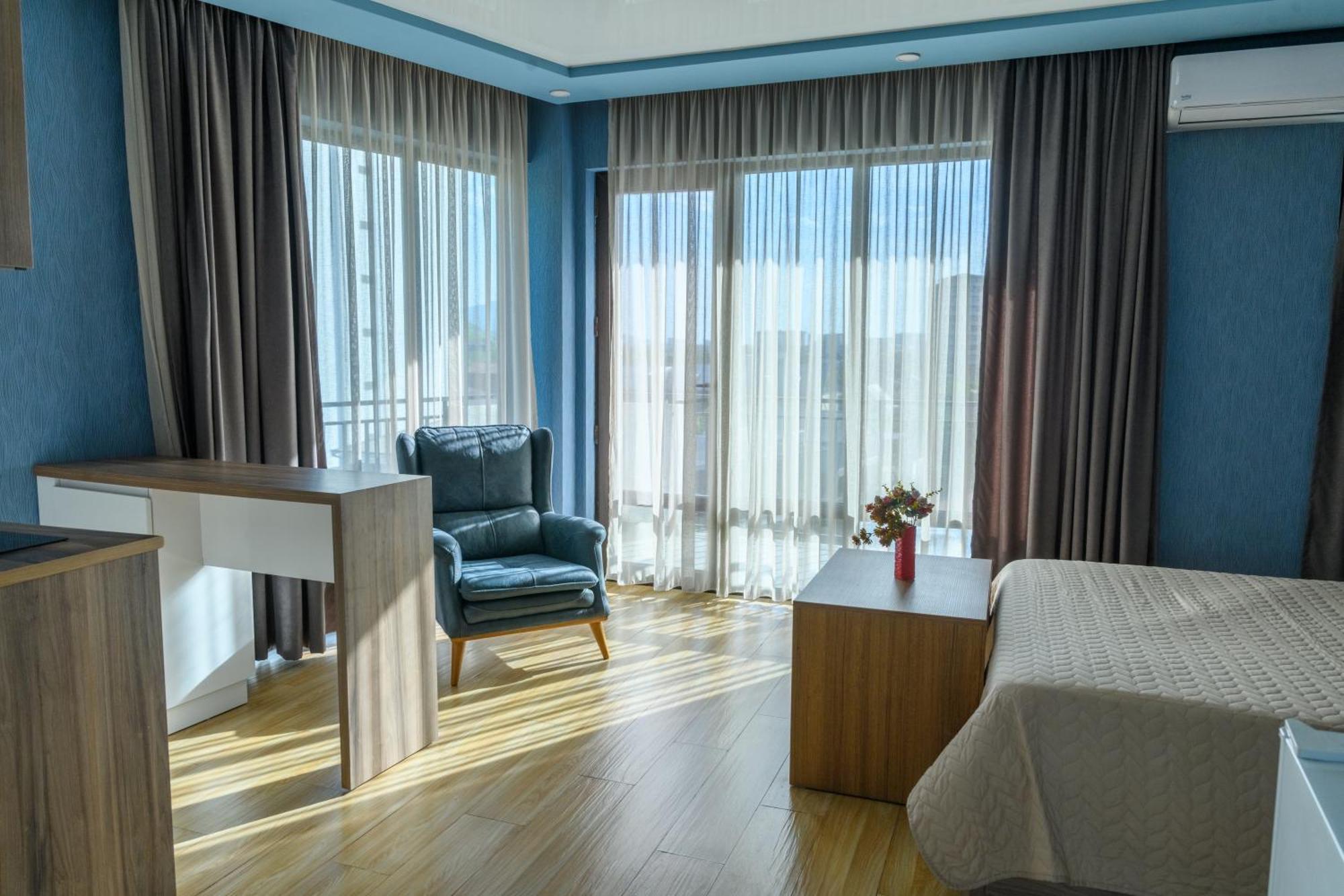 Hotel Sunny Batumi Kültér fotó